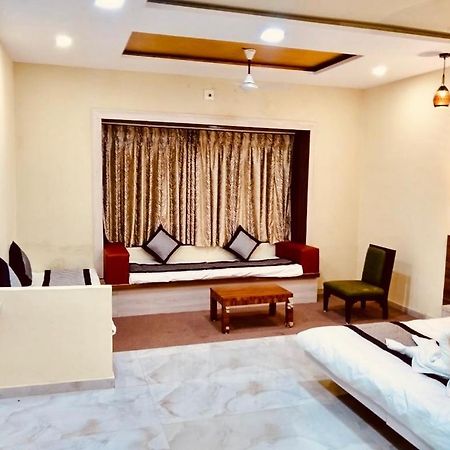 Royal Club & Resort Ahmedabad Bagian luar foto