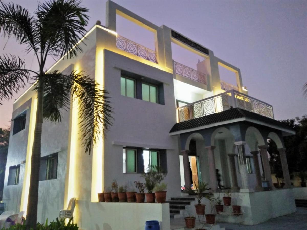 Royal Club & Resort Ahmedabad Bagian luar foto