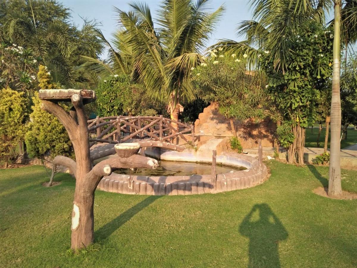 Royal Club & Resort Ahmedabad Bagian luar foto